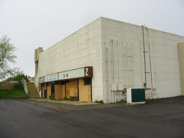 Union Lake Twin Cinemas - May 2002 Photo (newer photo)